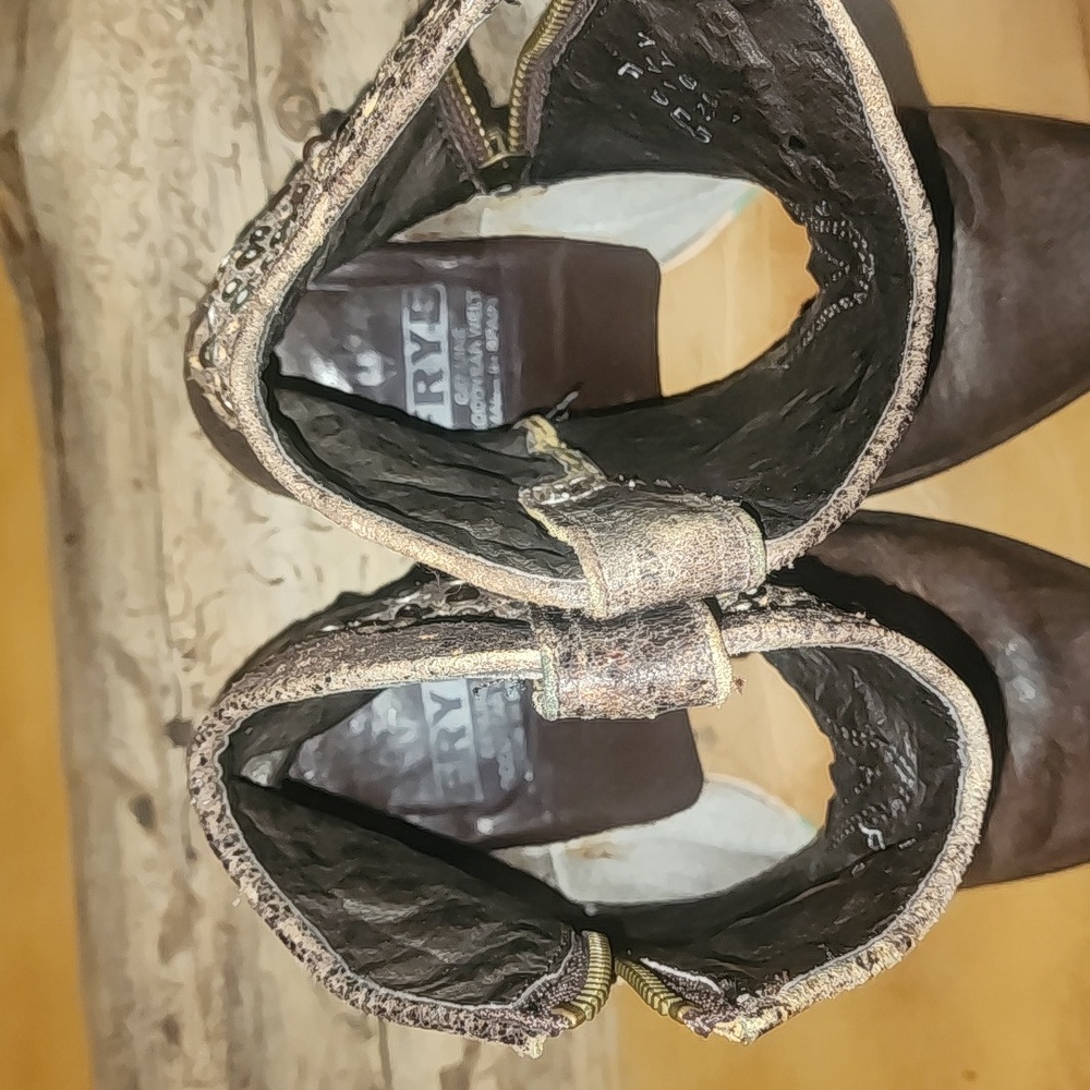 Studded Debra Frye Distressed  Ankle booties. Size: 7 - Picture 4 of 10